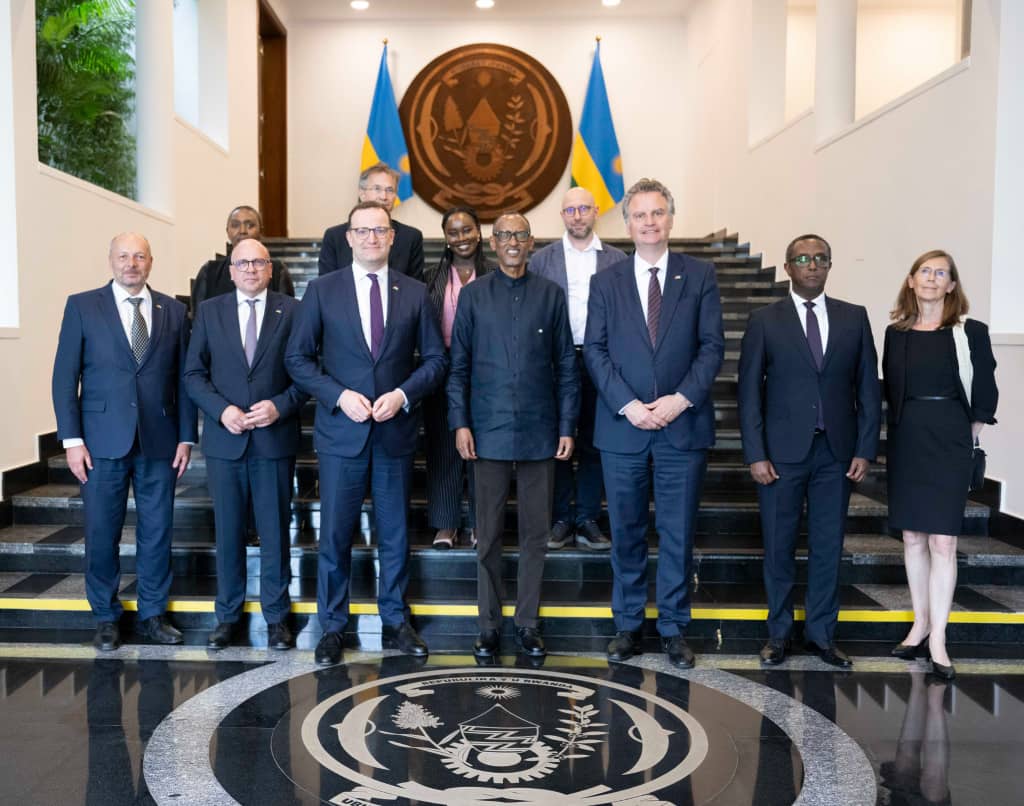 Perezida Kagame n’abanyamategeko b’u Budage baganiriye ku bibazo byugarije Isi
