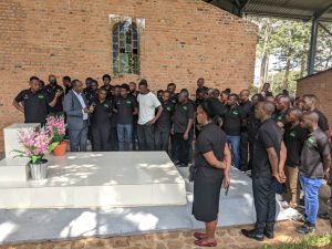 Nyabihu: Abakozi b’uruganda rw’icyayi basuye urwibutso rwa Ntarama