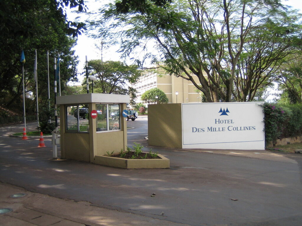 Umunsi Rusesabagina yishyuza Abatutsi ngo bahabwe ubuhungiro Munyeshyaka akabica