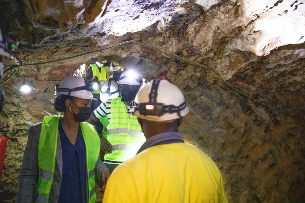 Abacukura amabuye y’agaciro 34% mu Rwanda bafite amasezerano yanditse