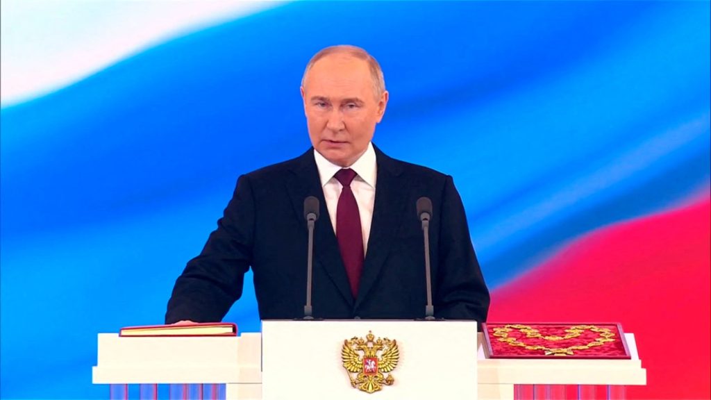U Burusiya: Perezida Putin yarahiriye indi manda ya gatanu