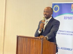 MINISANTE yasabye abaganga bigenga kuyifasha guhangana n’ubuke bw’abaganga