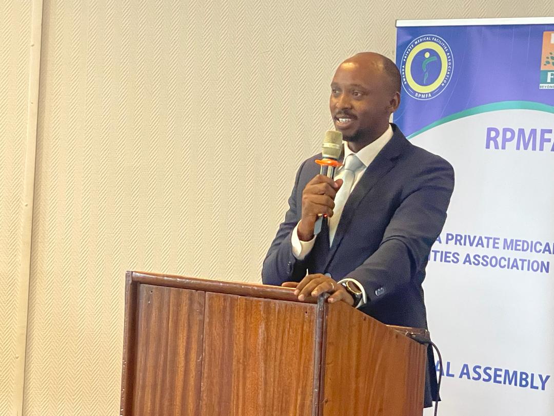 MINISANTE yasabye abaganga bigenga kuyifasha guhangana n’ubuke bw’abaganga