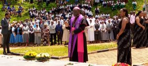 Kabgayi: Mgr Ntivuguruzwa yijeje  ko hazakomeza gushakishwa imibiri y’Abatutsi bahiciwe