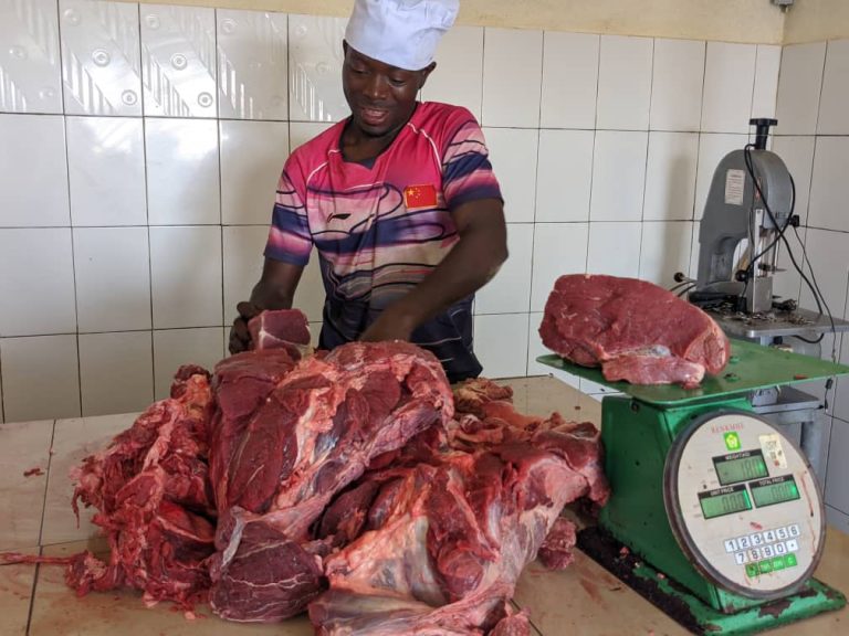 Nyamasheke: Bagowe n’ibilometero 15 bakora bajya kugura inyama