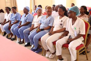 Abaforomo n’ababyaza barataka umushahara muke  