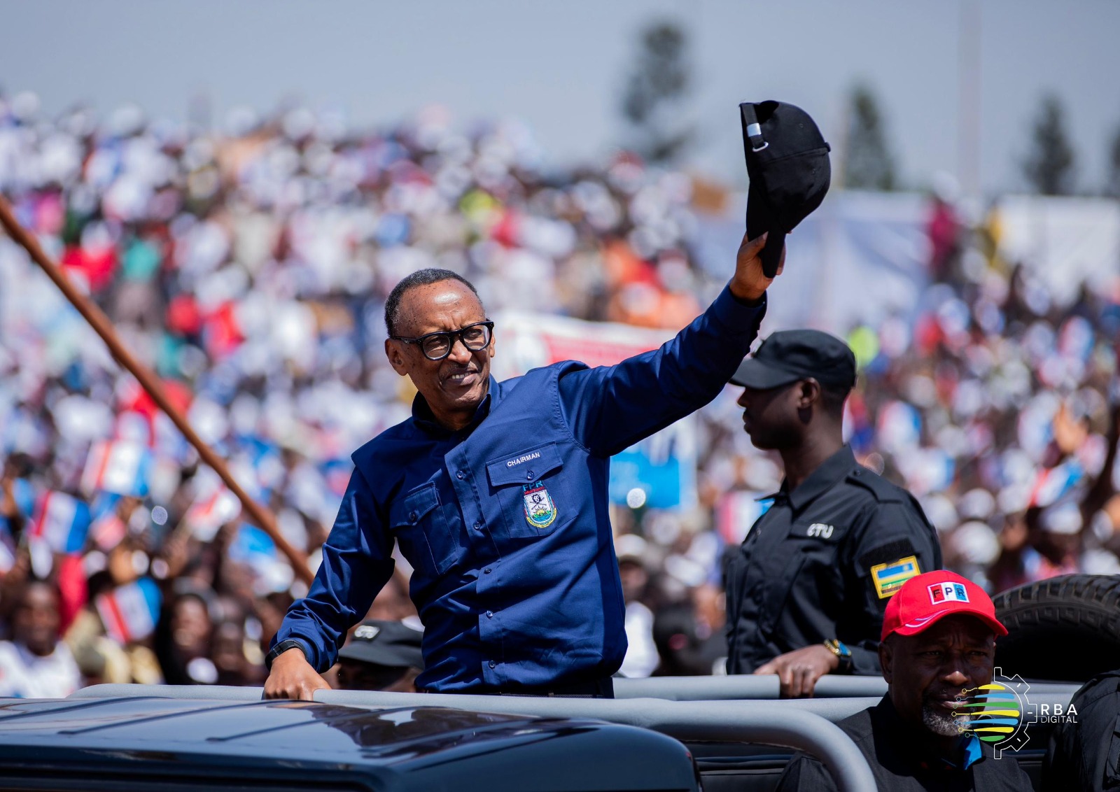 Turi kumwe mu rugendo rwo kubaka igihugu cyacu- Kagame