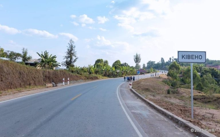 Nyaruguru:  Abajya gusengera i Kibeho bashimira Kagame ko yabakijije ivumbi n’ibyondo