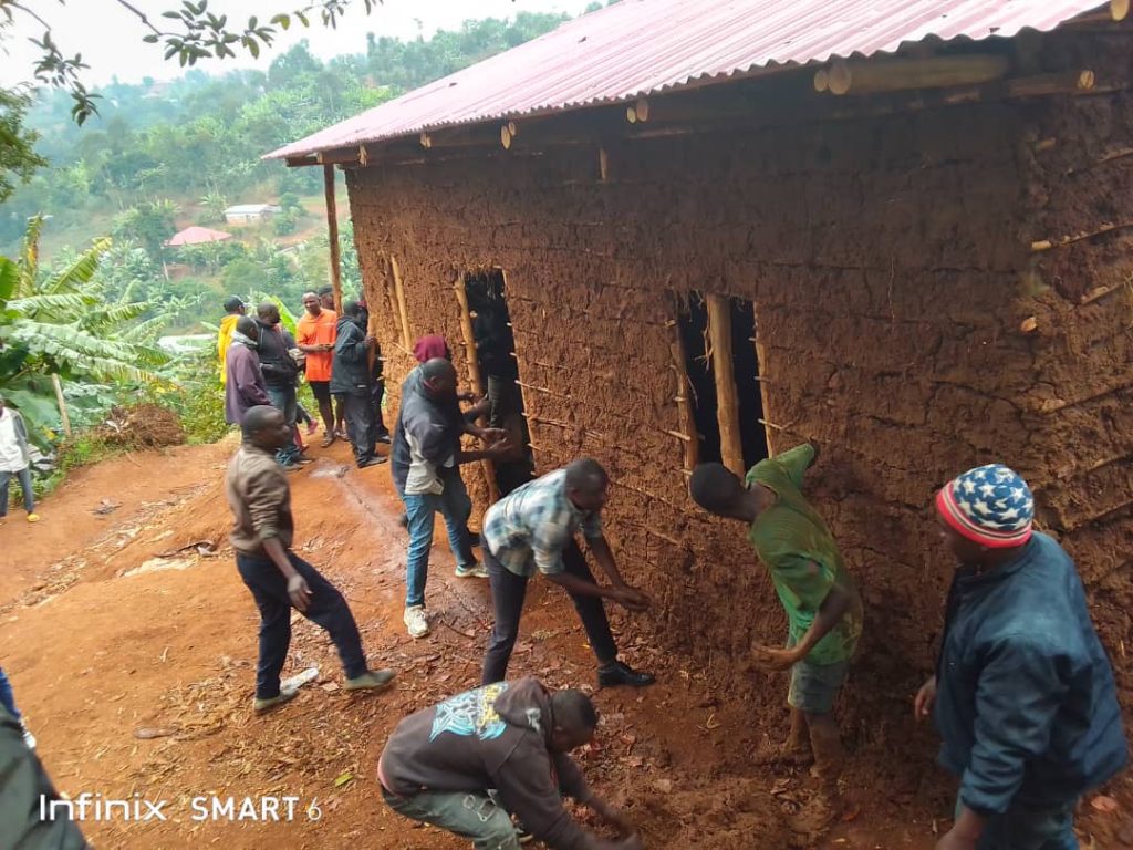 Rusizi: Abamotari bubakiye umuryango umaze amezi 3 ucumbikiwe na Mudugudu