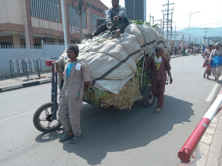 Rubavu: Abafite ubumuga bishimira ko bubakiwe umuhanda bakoresha ubahuza na RDC