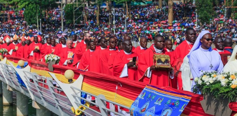 Abanyarwanda bifatanyije n’Abanya-Uganda gusingiza ababo bahowe Imana&nbsp;