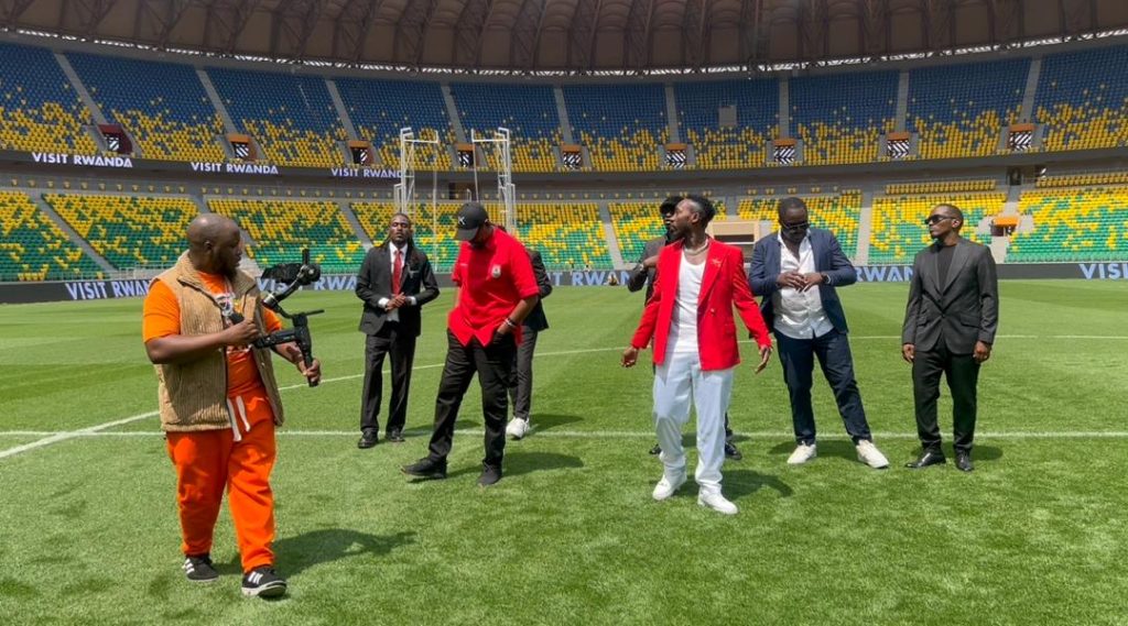 Khalifan yakoranye indirimbo n’abarimo Tom Close na Masamba
