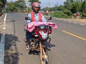 Nyamasheke: Perezida Kagame yatinyuye Iradusubije Dalia agana umwuga w’ubumotari