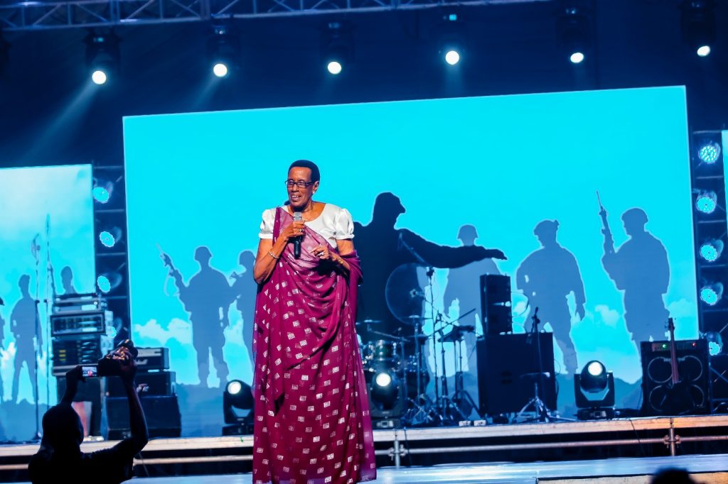 Cyusa yasobanuye impamvu yakoresheje ishusho y’igipfunsi mu gitaramo cye&nbsp;