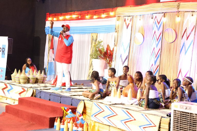 Senderi yifatanyije n’abanyamuryango ba RPF Inkotanyi kwishimira ibyagezweho