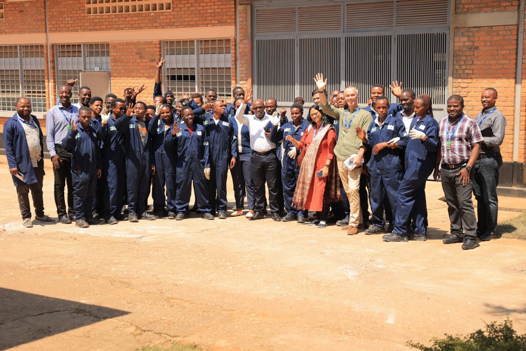 Abasaga 2,000 bamaze kubona akazi binyuze mu mushinga ‘Menya Wigire’