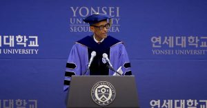 Perezida Kagame yahawe impamyabumenyi y’ikirenga mu miyoborere rusange