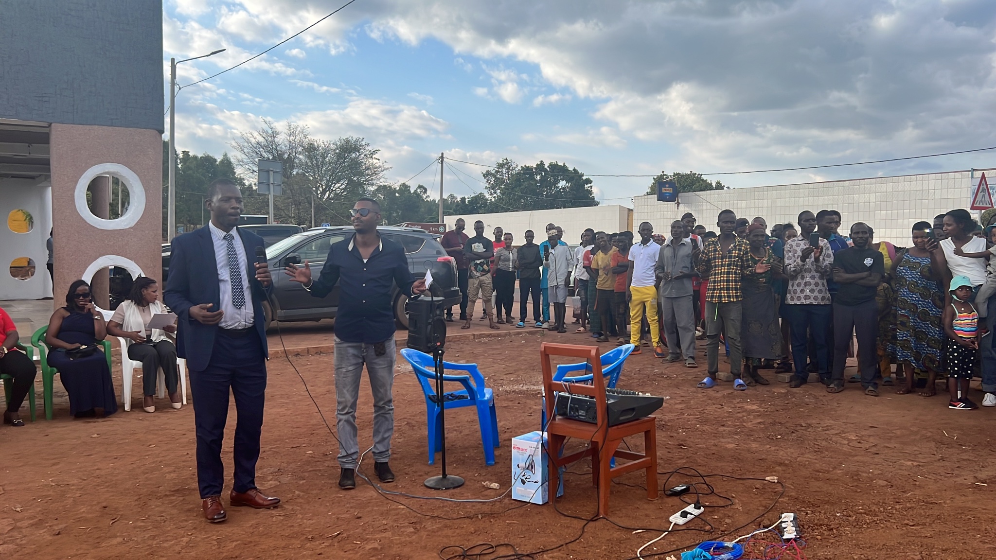 Umukandida wigenga Mpayimana yijeje abanyeshuri inguzanyo