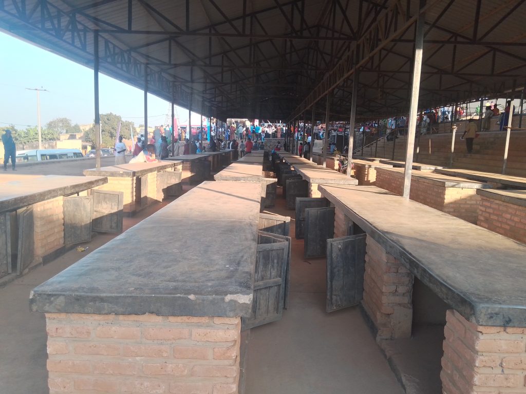 Kamonyi: Paul Kagame yababereye umutaka ntibakinyagirwa n’imvura yabubakiye isoko