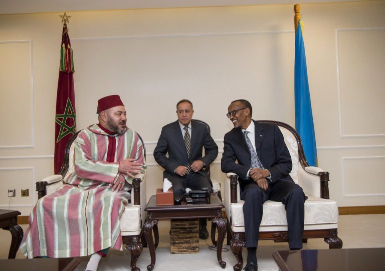 Perezida Kagame yihanganishije Umwami Mohammed IV wapfushije nyina 