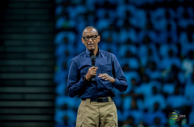 Perezida Kagame yijeje Abajyanama b’Ubuzima kongererwa ubumenyi