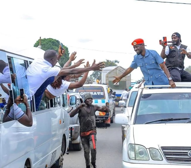 Bobi Wine yakoze impanuka Imana ikinga akaboko