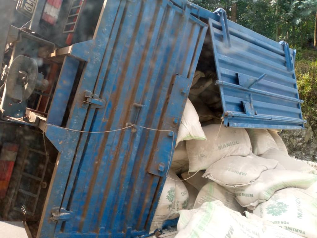 Nyabihu: Imodoka yari ipakiye Kawunga yakoze impanuka