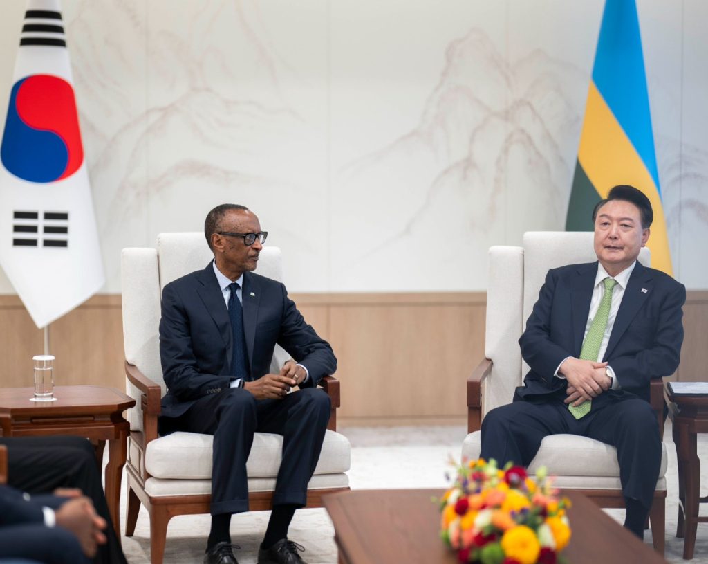 Perezida Kagame yaganiriye na Perezida wa Korea y’Epfo