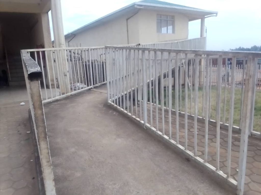 Abagana isoko rya Nyagatare bishimira ko bashyiriweho inzira z’abafite ubumuga