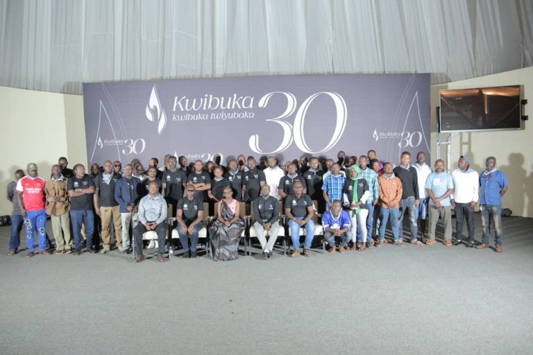 Abashoferi bambukiranya imipaka biyemeje kurwanya Jenoside mu Rwanda no hanze