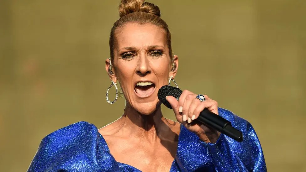 Celine Dion yatangaje ko agiye kongera kuririmba ku kabi n’akeza