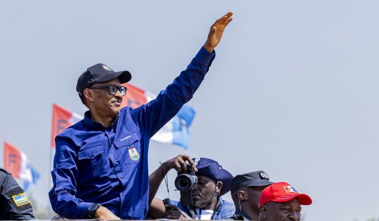 Kagame yihanganishije imiryango y’ababuriye ababo mu bikorwa byo kwiyamamaza