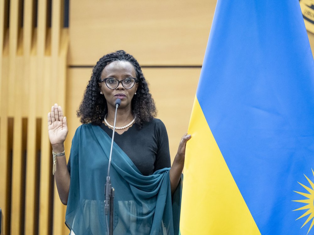Perezida Kagame yirukanye Jeannine Munyeshuri muri Guverinoma