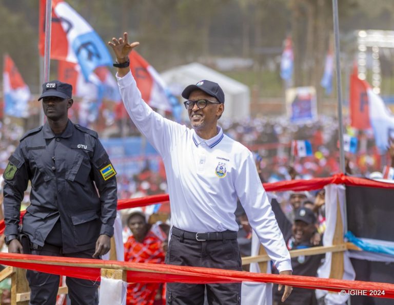 Paul Kagame yasabye abatifuriza ineza u Rwanda gucisha make