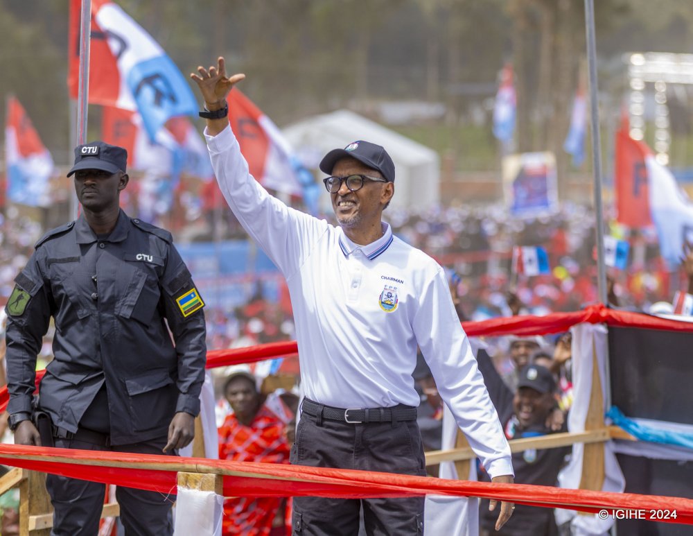Paul Kagame yasabye abatifuriza ineza u Rwanda gucisha make