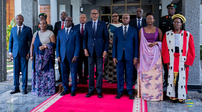 Perezida Kagame yasabye abayobozi barahiye kwita ku nyungu z’Abanyarwanda bose