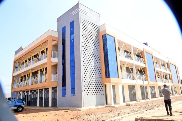 Kayonza: Barashimira Kagame wabahaye isoko rigezweho rya miliyari 1.2Frw