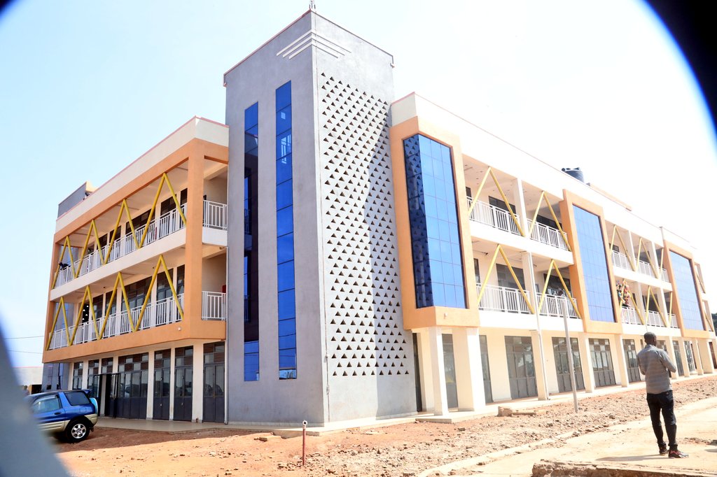 Kayonza: Barashimira Kagame wabahaye isoko rigezweho rya miliyari 1.2Frw