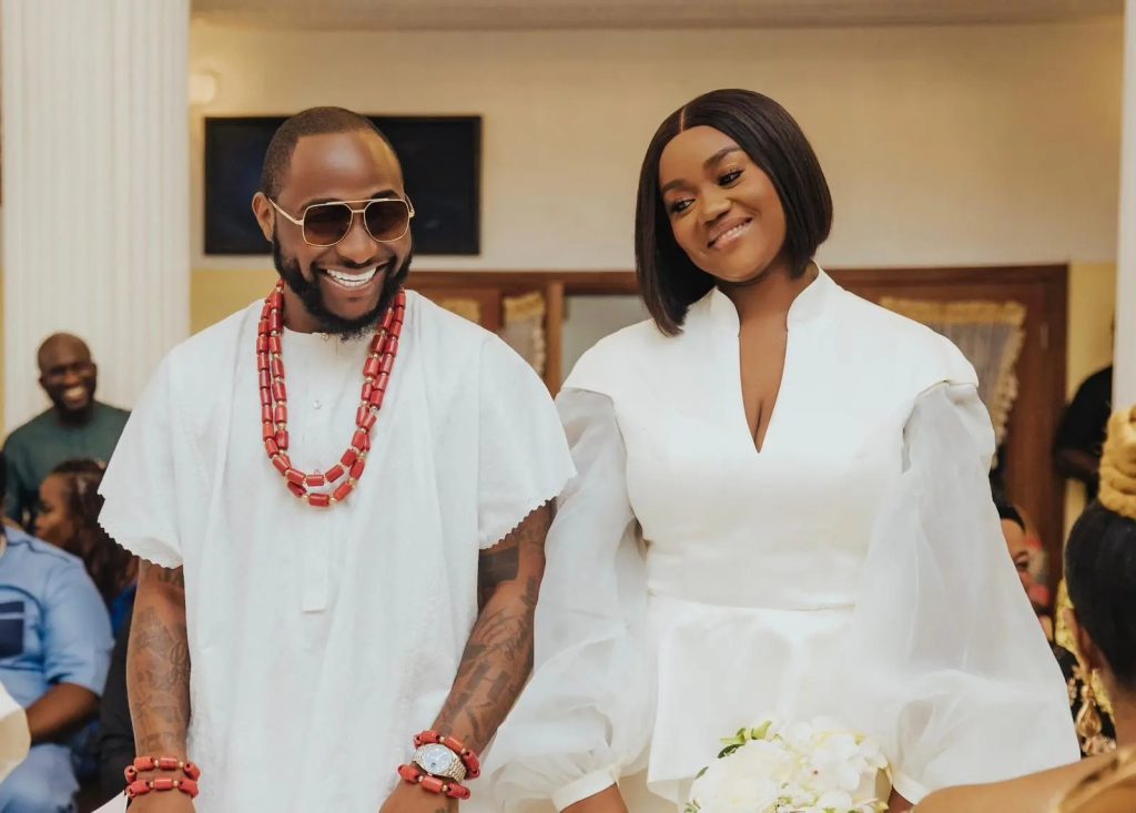 Amafaranga Davido yahawe mu bukwe yibwira ko adahuye nayo yacyuye mu rugo