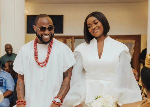 Amafaranga Davido yahawe mu bukwe yibwira ko adahuye nayo yacyuye mu rugo