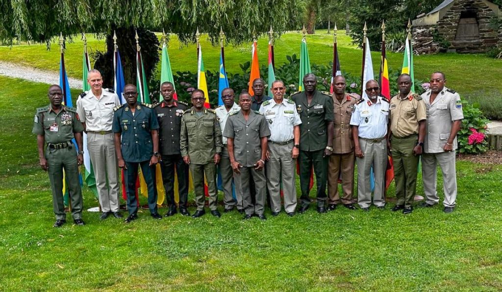 Gen Nyakarundi yitabiriye inama mu Bufaransa
