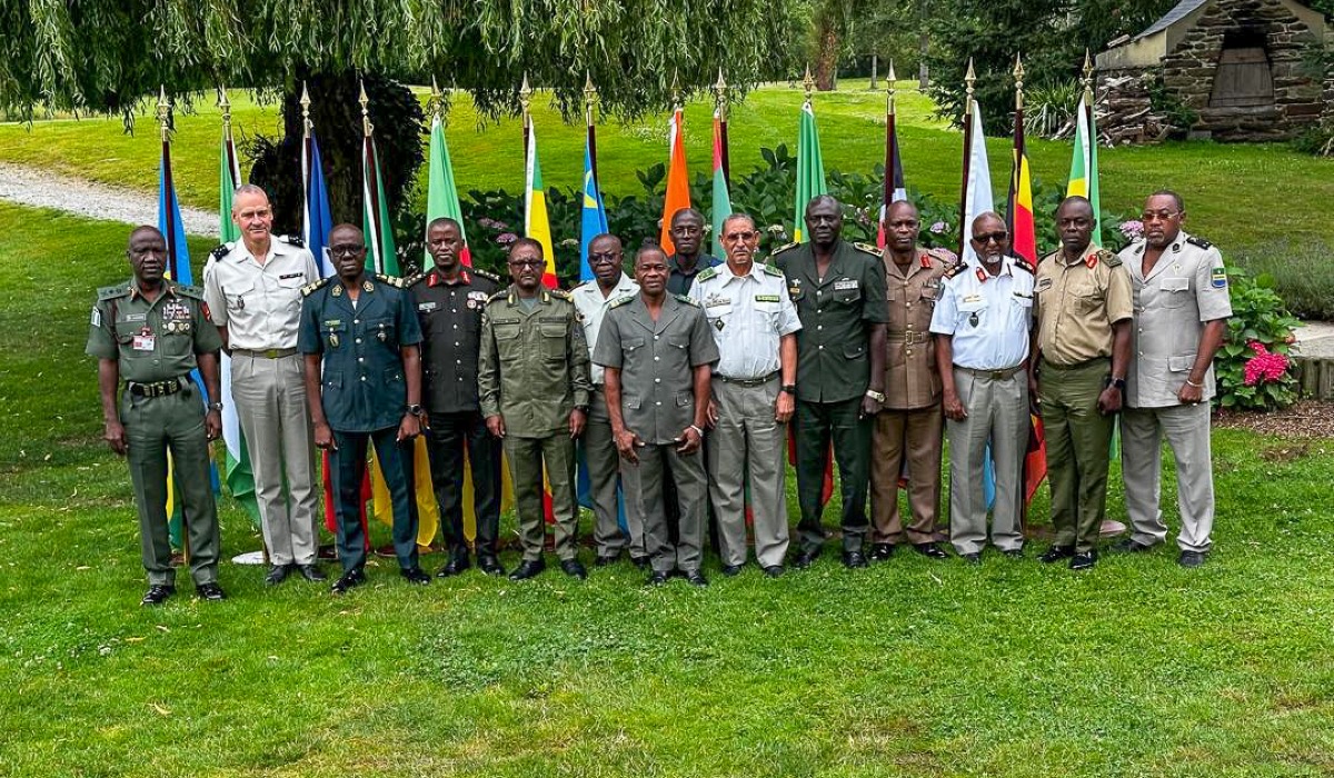 Gen Nyakarundi yitabiriye inama mu Bufaransa