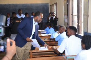 MINEDUC yasabye ababyeyi gushyigikira abanyeshuri gukora ibizamini bya Leta