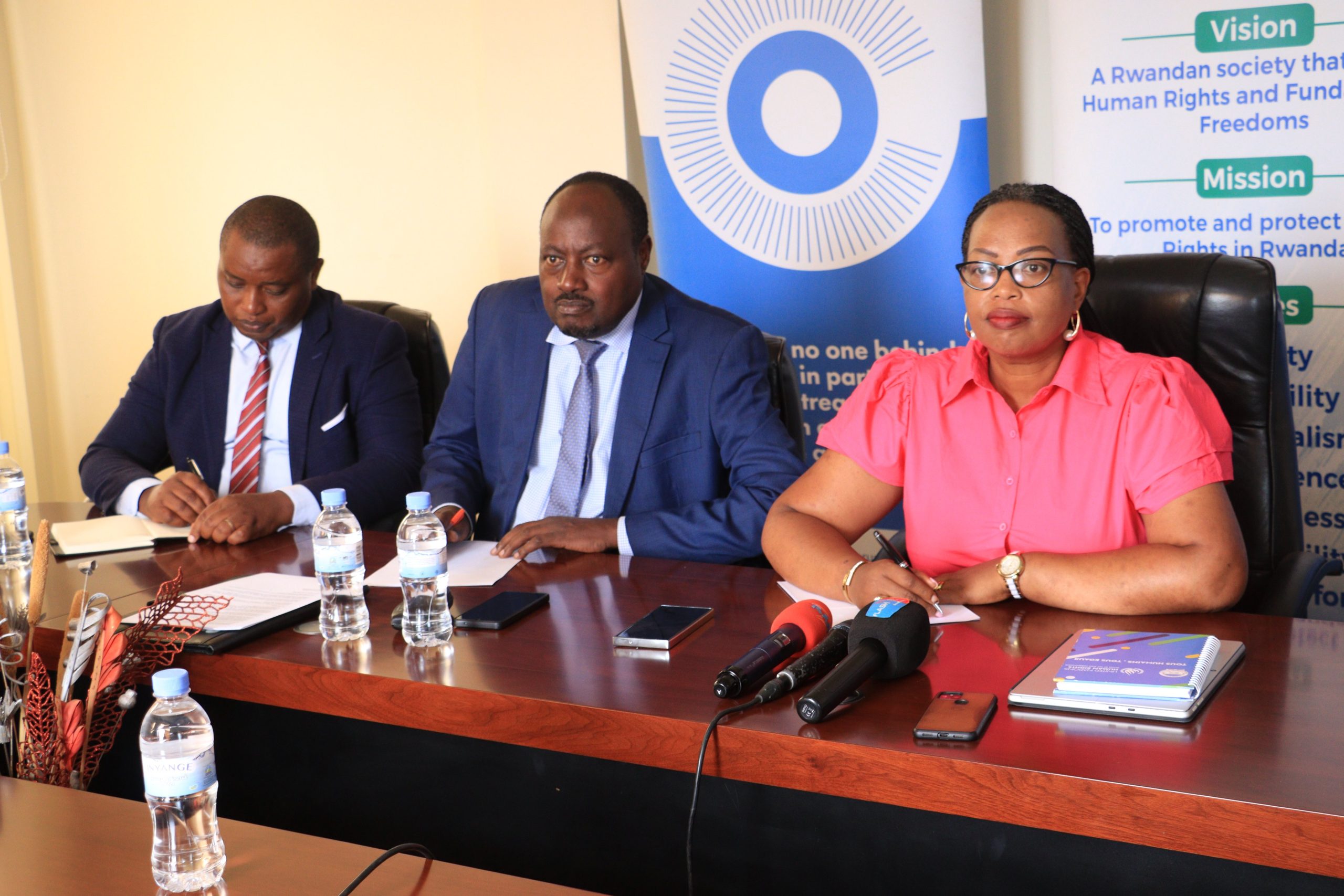 Hakwiye kunozwa uburyo bw’ikoranabuhanga mu kwiyimura kuri lisiti y’itora – NCHR