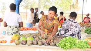 Bugesera: Abacuruza imboga n’imbuto barishimira ko bubakiwe isoko rya Murama