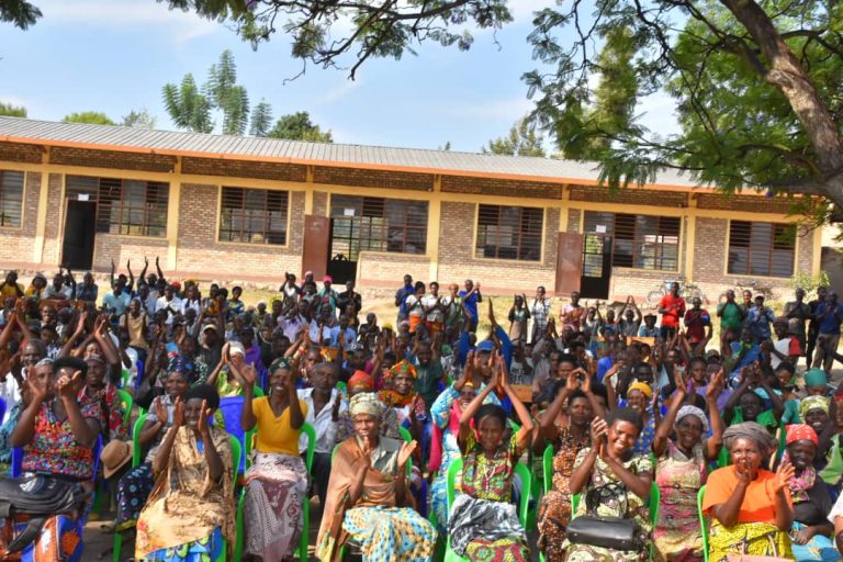 Ruhango: Barashima Imiyoborere myiza ibakemurira ibibazo