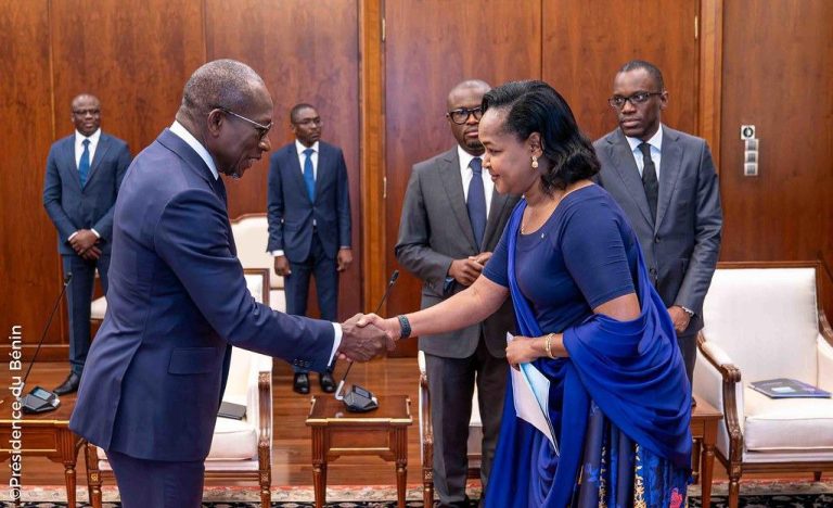 Ambasaderi Mbabazi yatanze impapuro zimwemerera guhagararira u Rwanda muri Bénin