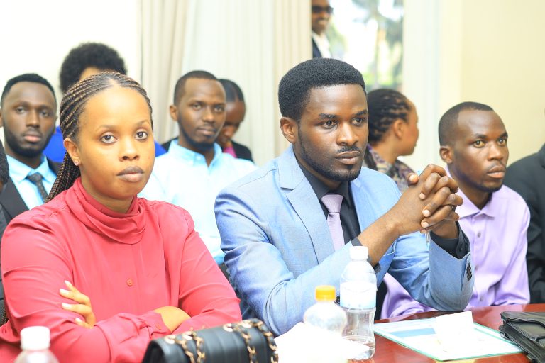 Urubyiruko rusaba abazaruhagararira mu Nteko kujya bagaruka ntibabaheruke biyamamaza
