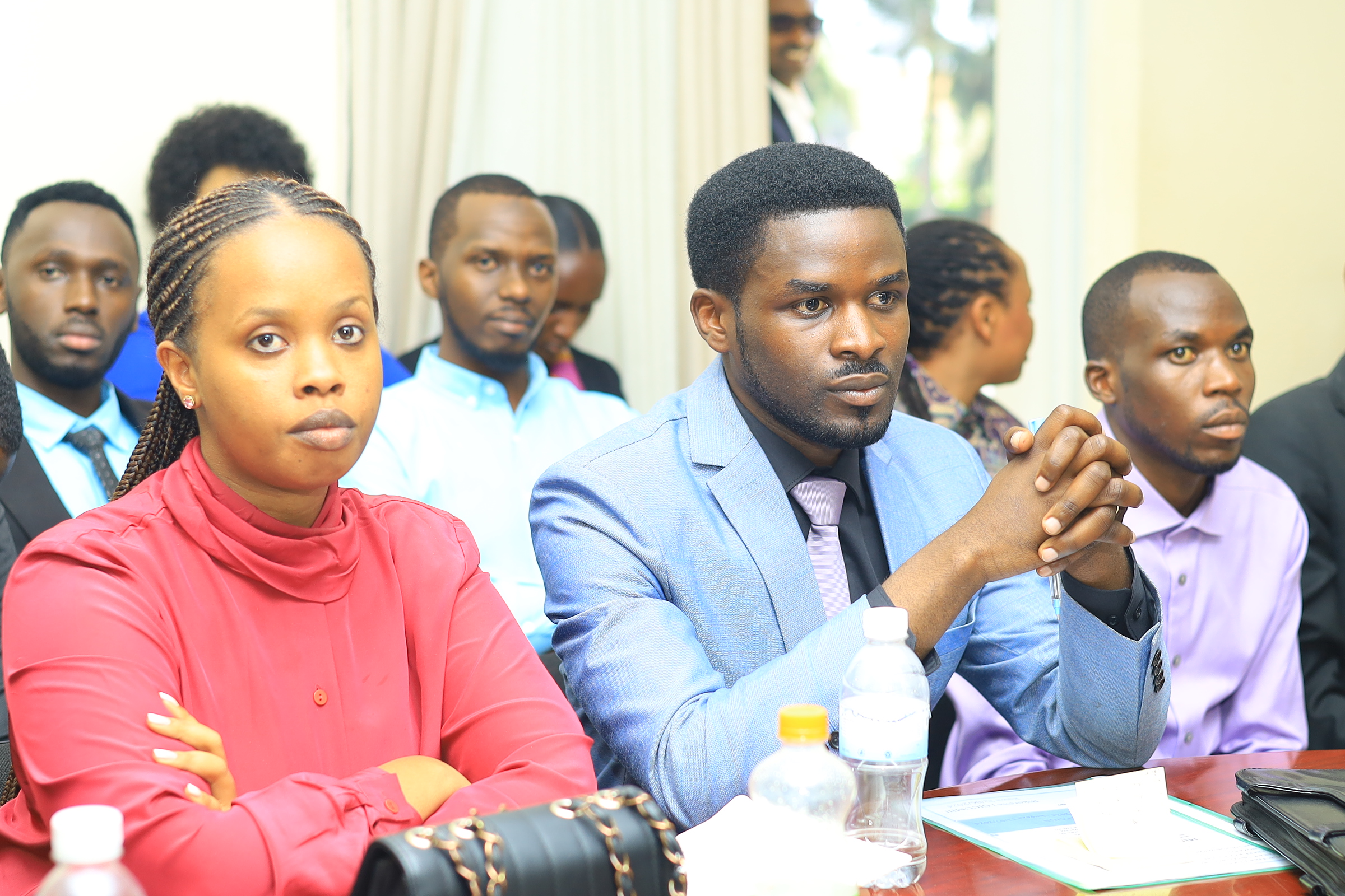Urubyiruko rusaba abazaruhagararira mu Nteko kujya bagaruka ntibabaheruke biyamamaza