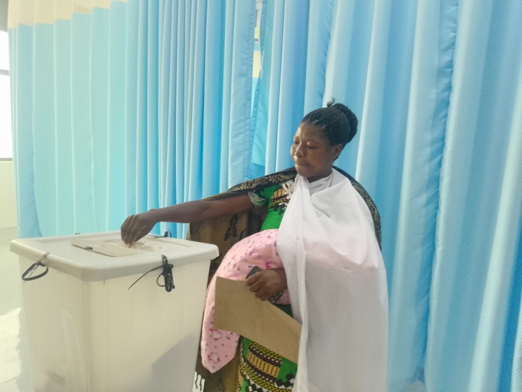 Muhanga: Ku bitaro bya Kabgayi bafashijwe gutora hashyirwa ibiro by’itora 